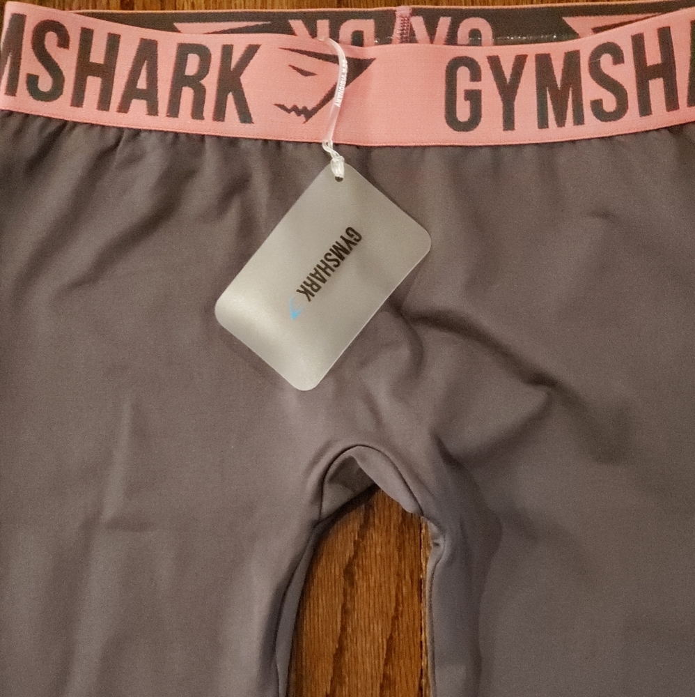 Gym shark leggings